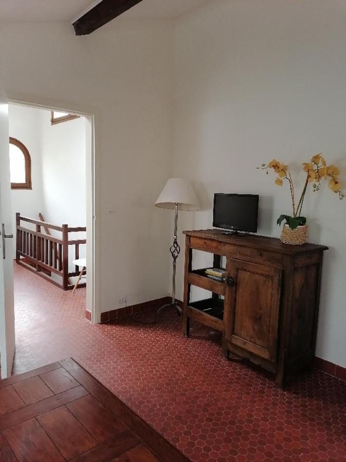 Lou Mas Suzoun Apartment Ucel Екстериор снимка